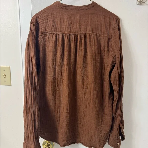 GAP Chestnut Button-Up Top - Picture 3 of 3